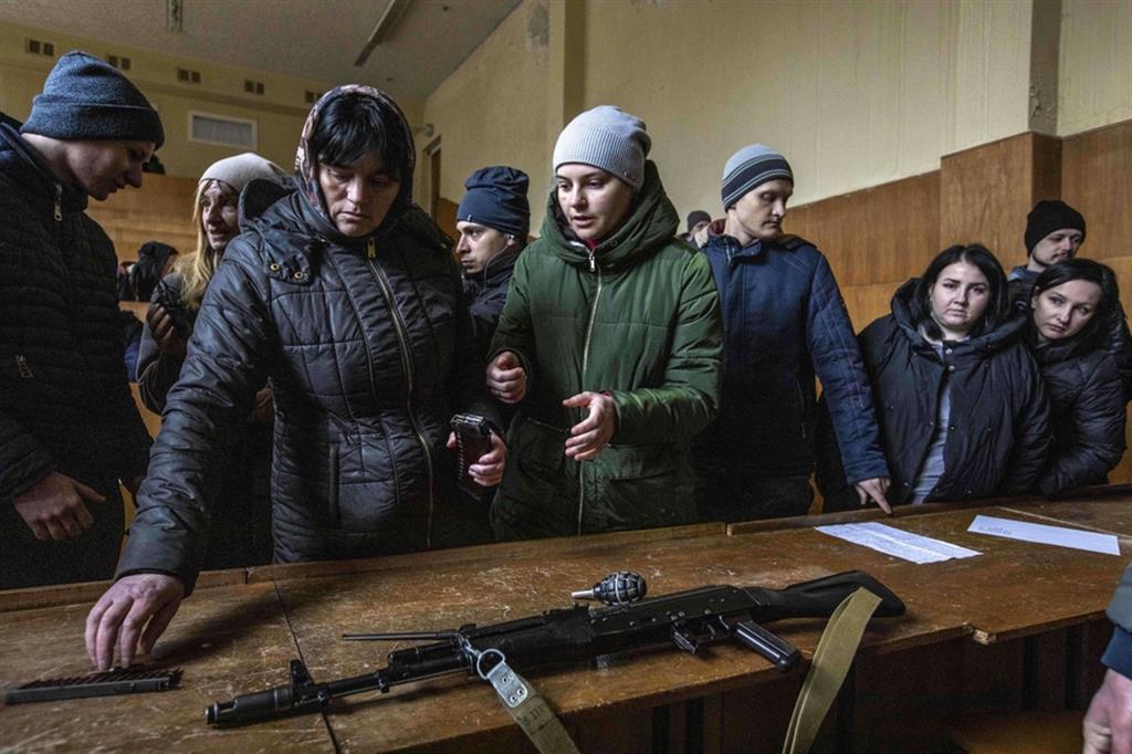 La quotidianità a Odessa è segnata anche dalle armi