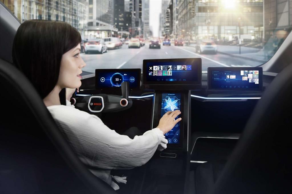 I comandi digitali in auto? Più pericolosi dei vecchi tasti fisici