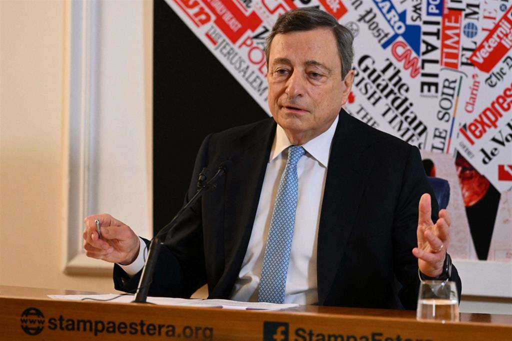 Il premier Draghi alla conferenza organizzata dalla Stampa estera a Roma