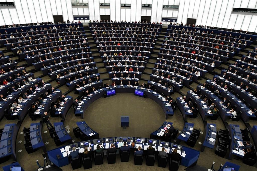 Parlamento europeo in seduta plenaria per il salario minimo