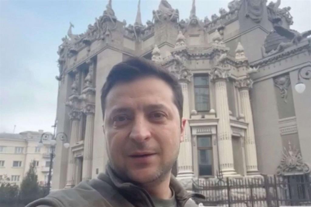 Il preidente ucraino Volodymyr Zelenskiy su Instagram: il leader è un assiduo utilizzatore dei social e per questo bersaglio di haker e propaganda russi