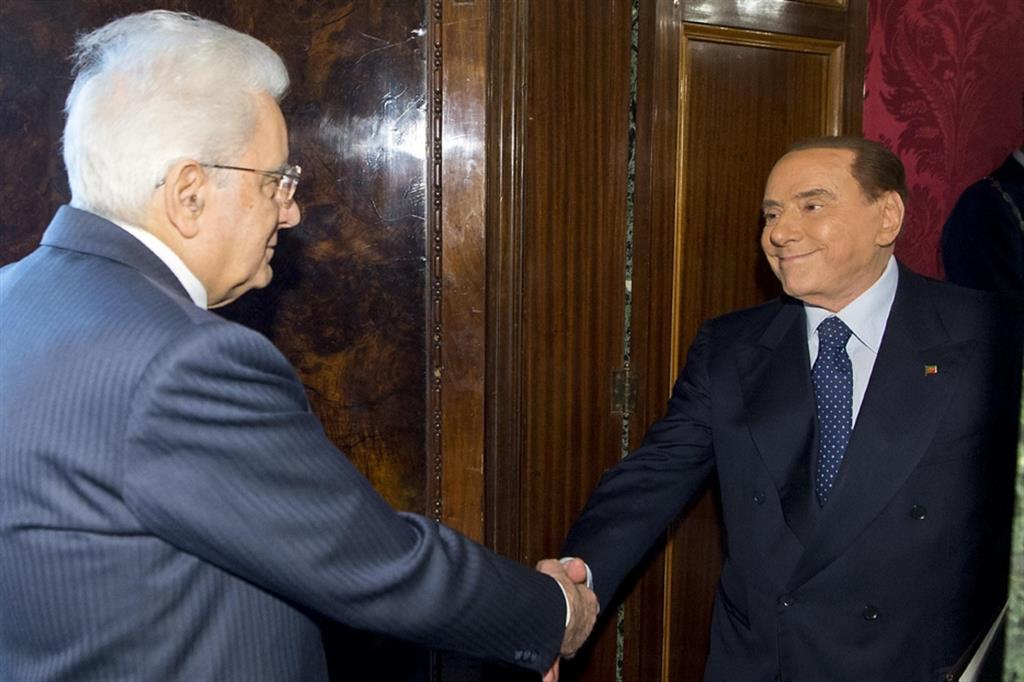 Il presidente della Repubblica Sergio Mattarella, a sinistra, e Silvio Berlusconi al Quirinale in una foto d'archivio