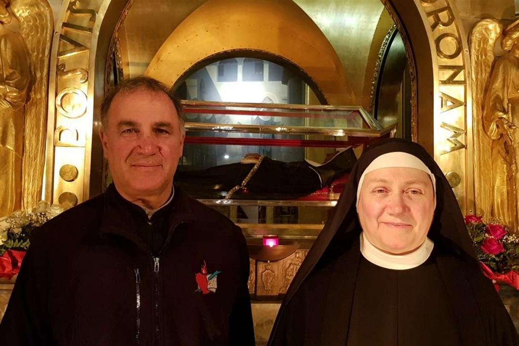 Suor Maria Rosa Bernardinis e padre Luciano De Michieli, ci invitano a partecipare ai 15 giovedì di santa Rita da Cascia. È possibile anche sui social