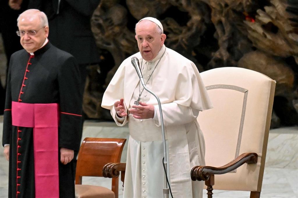 Il Papa: preghiamo per l'Ucraina, merita la pace