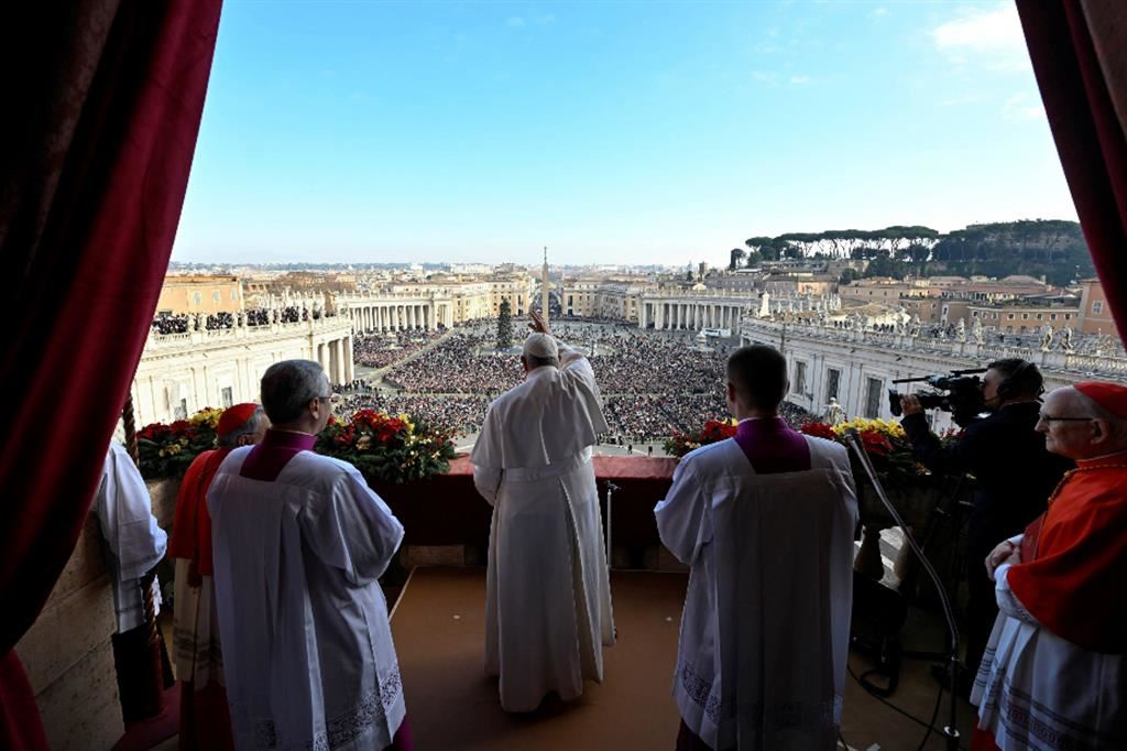 Papa Francesco: «Tacciano le armi. Viviamo una carestia di pace»