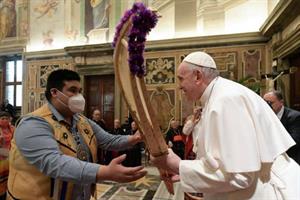 Il Papa ai popoli indigeni del Canada: dolore e vergogna per gli abusi
