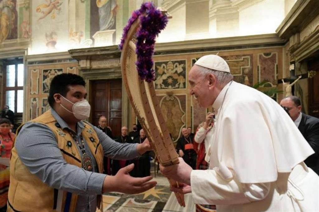 Papa Francesco ha incontrato i popoli indigeni del Canada