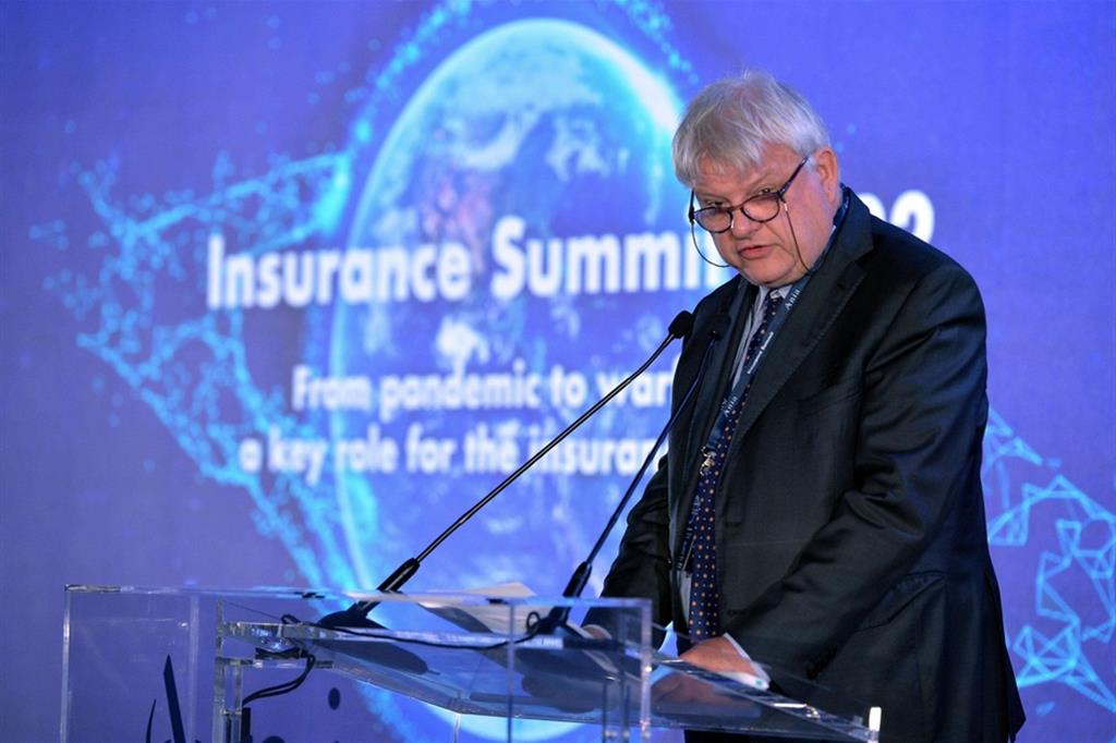 Il dg di Banca d'Italia Luigi Federico Signorini all'Insurance Summit 2022 di Ania