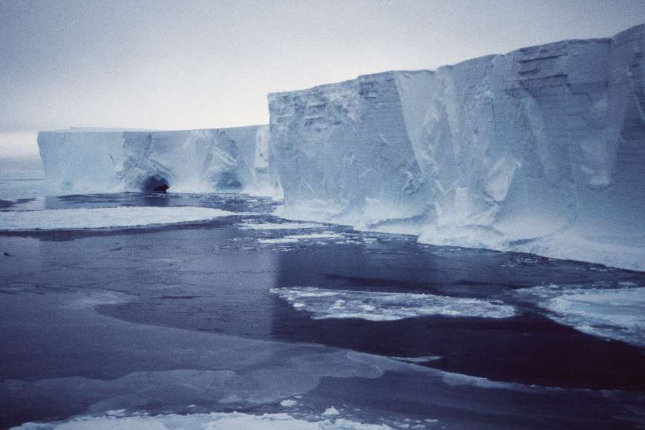 Iceberg alla deriva in Antartide