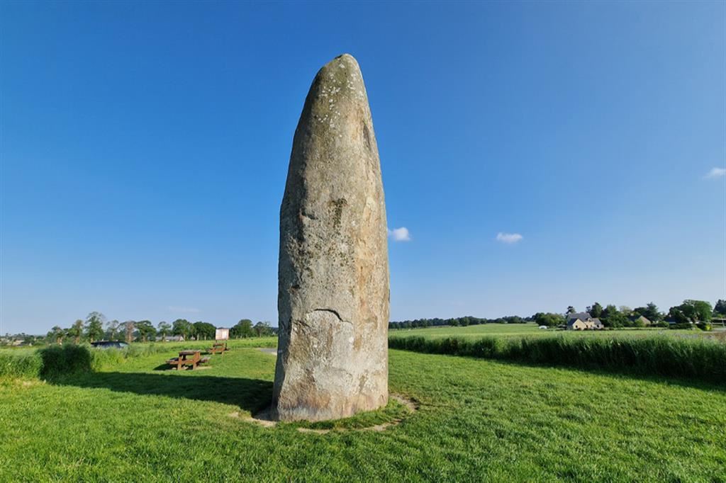 Il menhir neolitico di Champ-Dolent