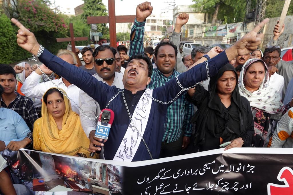 Le proteste dei cristiani a Lahore dopo le violenze di agosto