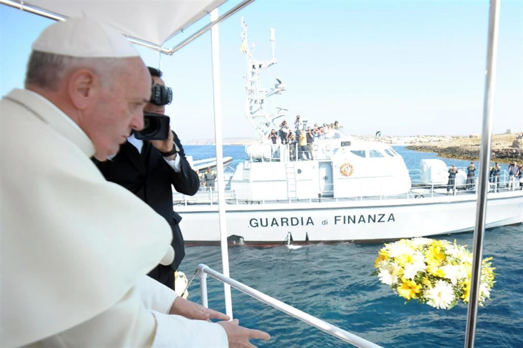 Papa Francesco in visita nell'isola di Lampedusa nel 2013
