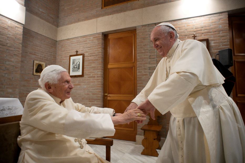 Benedetto e Francesco, due Papi unica via dell'evangelizzazione