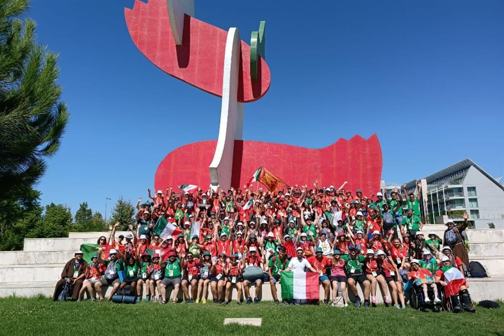 Un gruppo di giovani italiani durante la Giornata mondiale della gioventù di Lisbona