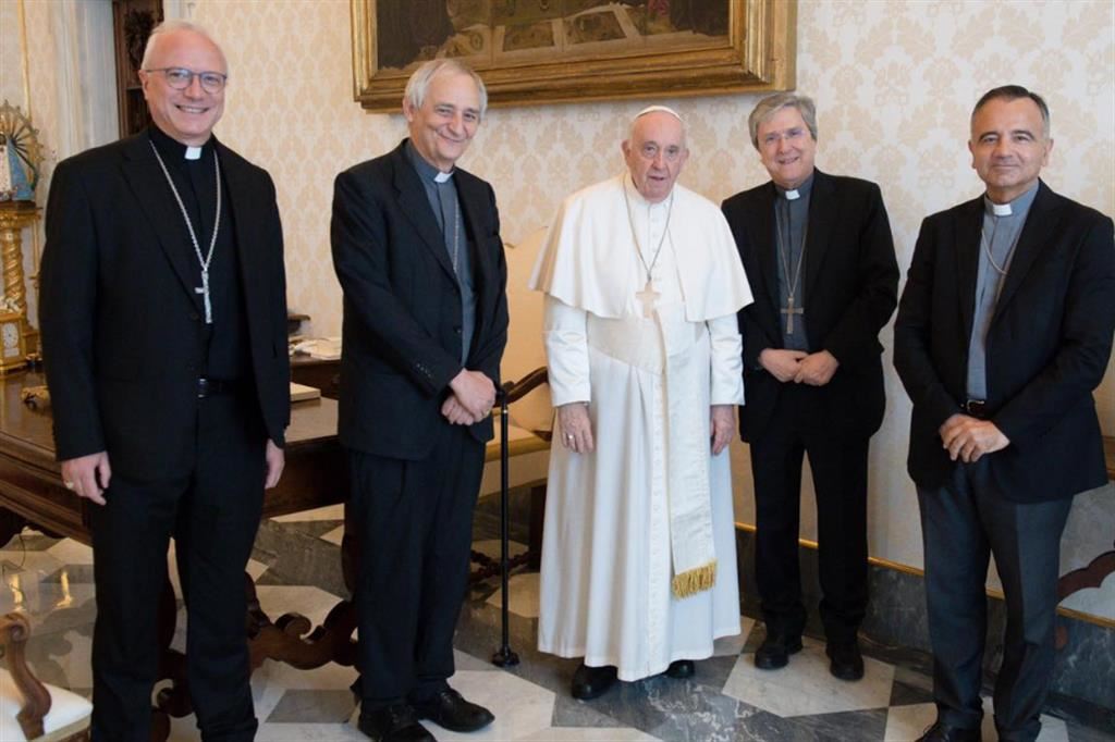 Papa Francesco con la presidenza della Cei
