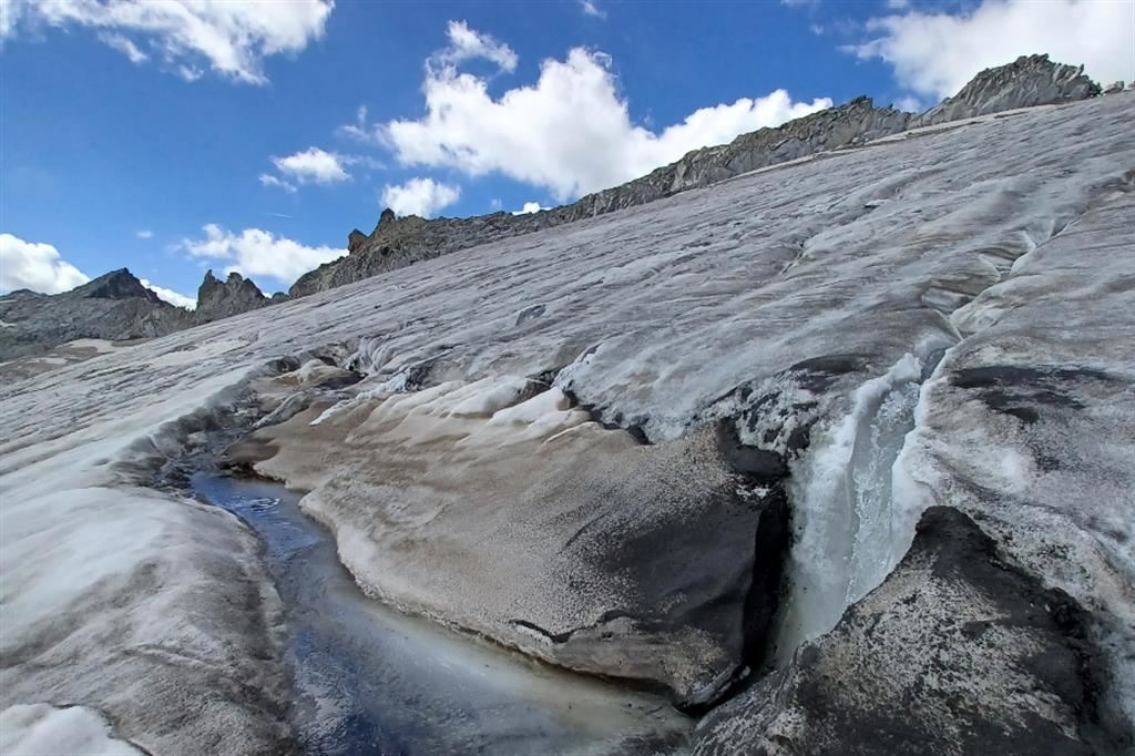 Acqua di fusione sul ghiacciaio dell'Adamello