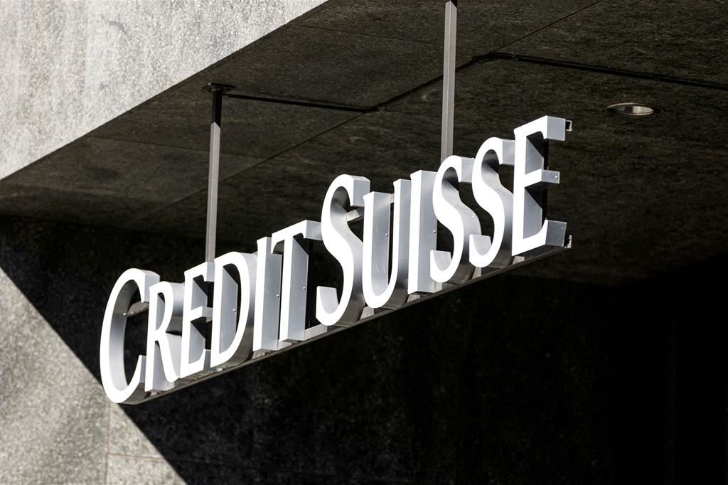 Credit Suisse, fuga di depositi nonostante il salvataggio