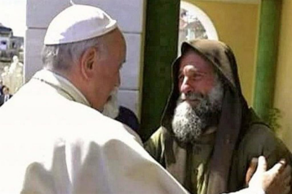 Il Papa: ha consolato i poveri nei quali vedeva il volto di Gesù