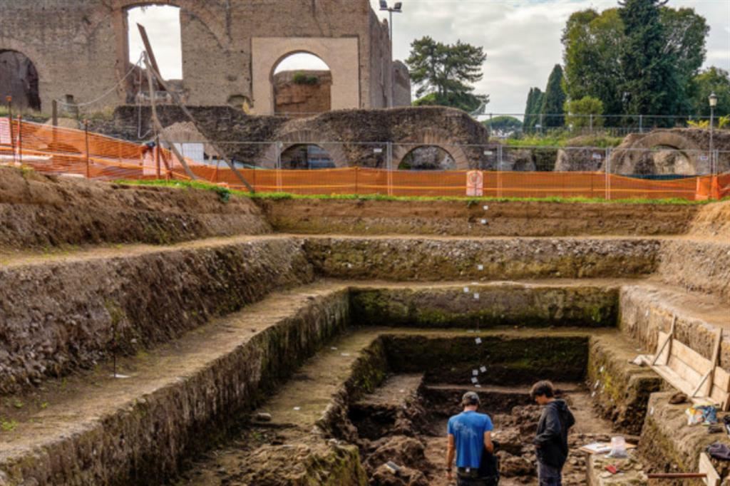 Archeologi al lavoro nell'area delle Terme di Caracalla alla ricerca del primo miglio dell'Appia