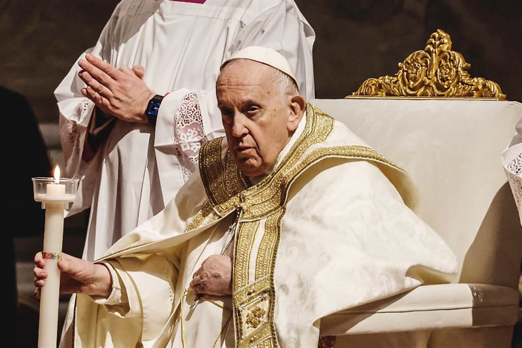 Papa Francesco in unmomento della Veglia Pasquale