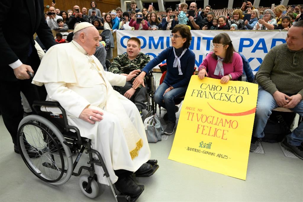 Il Papa: la famiglia è il luogo dove curare tutti