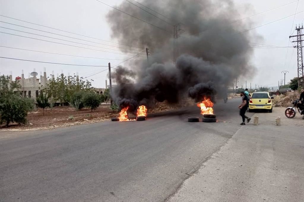 Blocchi stradali a Sweida in Siria per protestare contro l’aumento dei prezzi