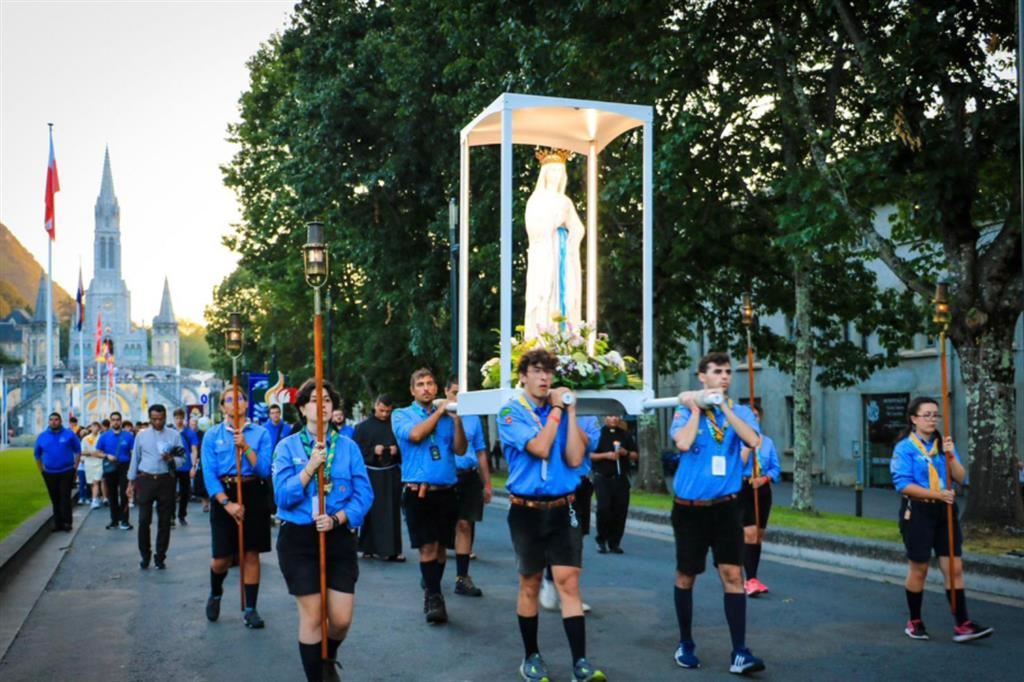 Processione a Lourdes