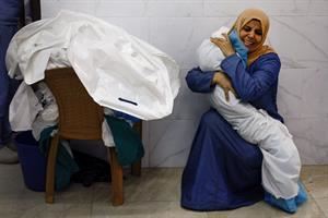 Saly e chi resta a Gaza. Oggi escono 400 stranieri e 60 feriti