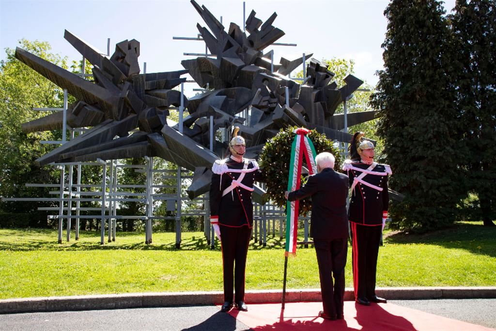 Il presidente Sergio Mattarella al Parco della Resistenza in occasione del 78° anniversario della Liberazione a Cuneo - ANSA