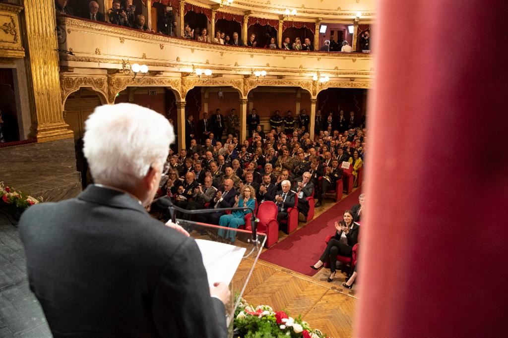 l presidente Sergio Mattarella al Teatro  Toselli in occasione del 78° anniversario della Liberazione a Cuneo, 25 aprile - ANSA