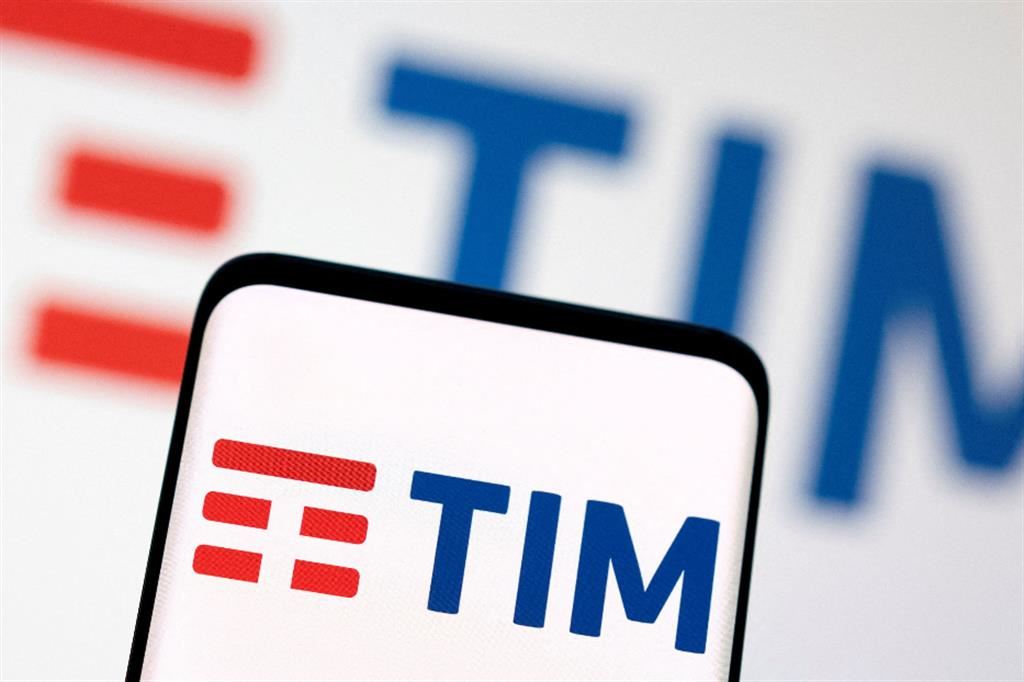 Il logo di Tim: la società vuole incassare almeno 30 miliardi dalla vendita della rete