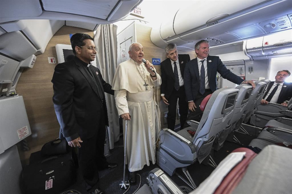 La conferenza stampa del Papa in aereo di ritorno dalla Mongolia