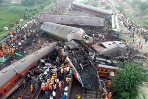 Scontro fra treni nell'Orissa: salito a 288 morti il bilancio, 900 feriti