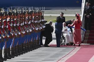 Papa Francesco è arrivato in Mongolia: "Un popolo piccolo in una terra grande"