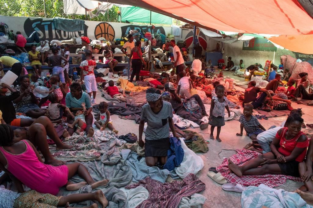 Un rifugio, alla periferia della capitale Port-au-Prince, dove sono ospitati più di 1.200 abitanti (in prevalenza donne e bimbi) in fuga dalle violenze delle gang