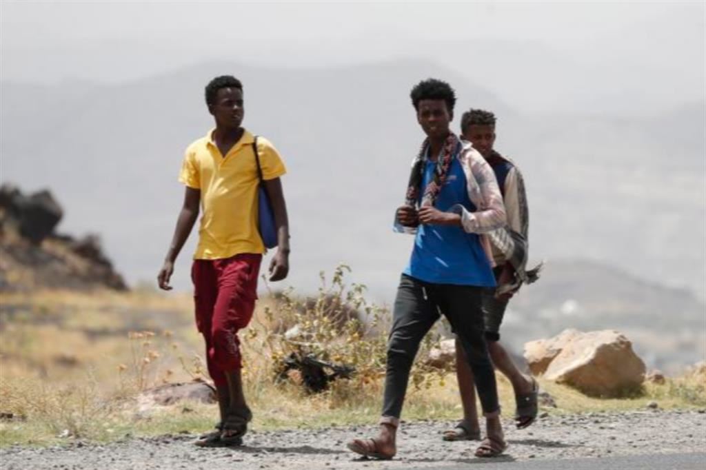 Giovani migranti in cammino