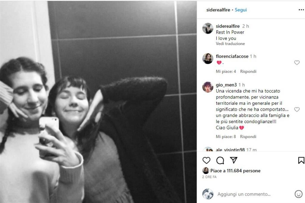 Giulia insieme a sua sorella Elena in una foto postata da quest'ultima su Instagram