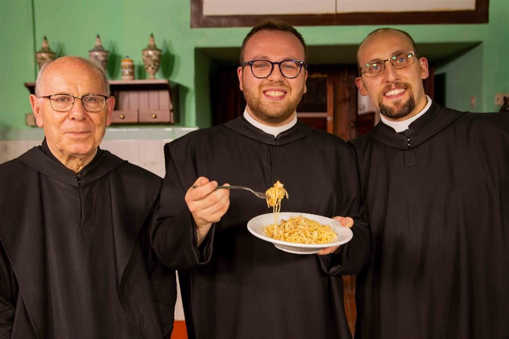 Don salvatore, don Anselmo e don Riccardo chef per "Le ricette del convento" di discovery+