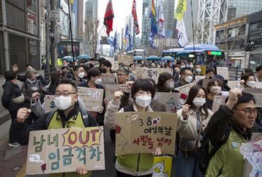 Altro che settimana corta: in Corea del Sud in ufficio 11,5 ore al giorno