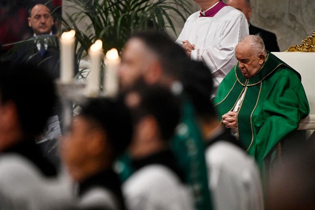 Papa Francesco durante la Messa in San Pietro per la VII Giornata mondiale dei poveri
