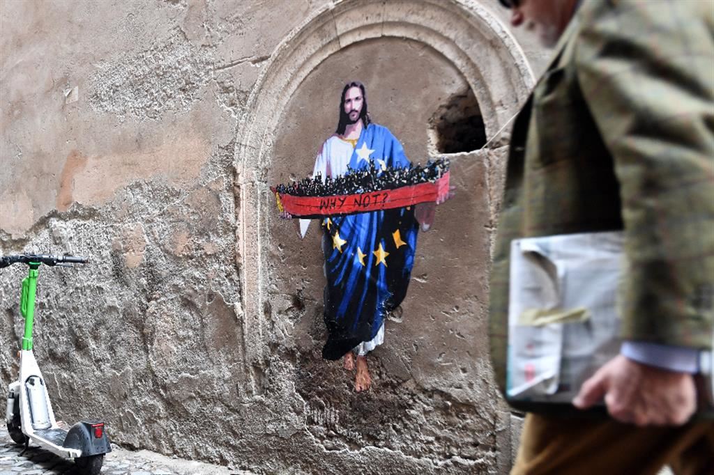 Cristo che salva i migranti e invita l'Unione Europea ad accogliere