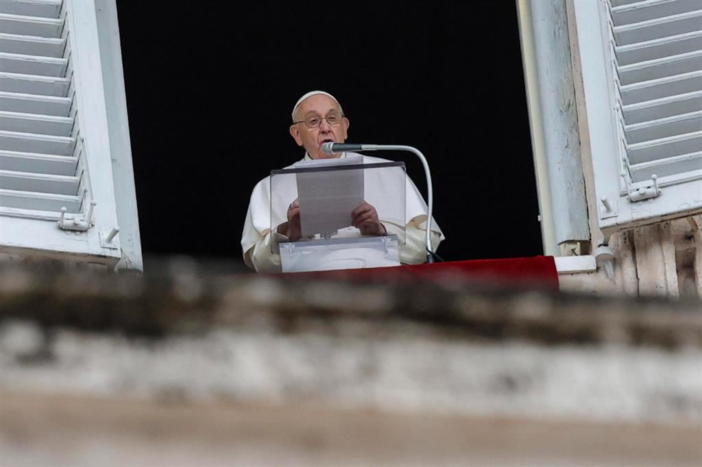 Il Papa: mai negoziare col demonio, opporre alle tentazioni la Parola di Dio