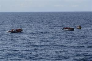 Libia-Italia, incontri pericolosi mentre i disperati arrivano sui barchini