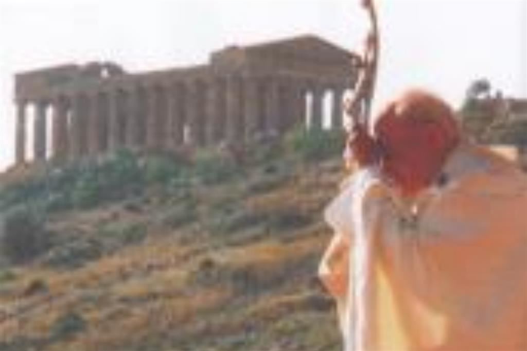 Giovanni Paolo II in Sicilia, nella Valle dei Templi, il 9 maggio 1993