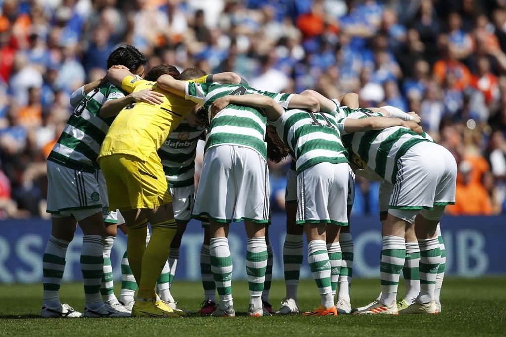 I giocatori del Celtic Glasgow, campioni di Scozia