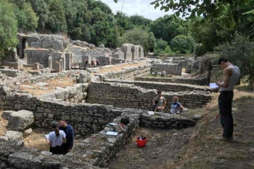 Ricerche nel sito archeologico di Butrinto, Albania