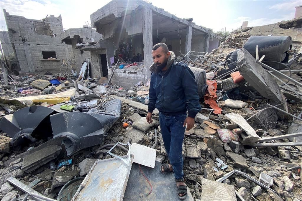 Le macerie del campo profughi bombardato da Israele
