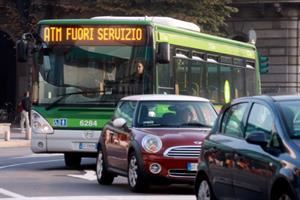 Corse tagliate, autisti introvabili. L’agonia del trasporto pubblico in Italia