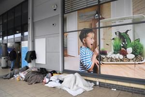 Il Regno Unito si scopre povero: 125mila bambini vivono in ostello