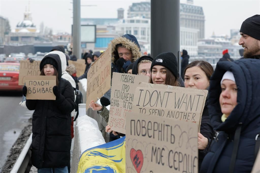 A Kiev una manifestazione dei parenti dei prigionieri di guerra che chiedono più attenzione